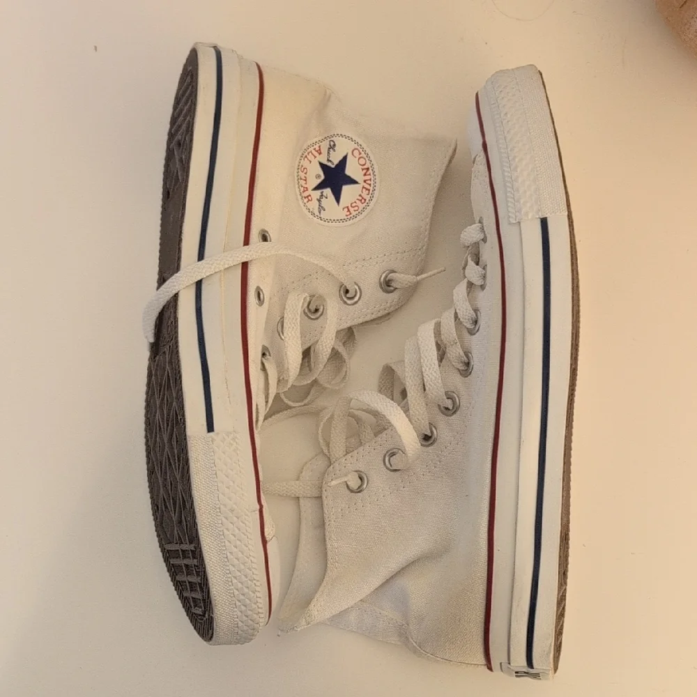 classic converse high tops - Picture 1 of 7